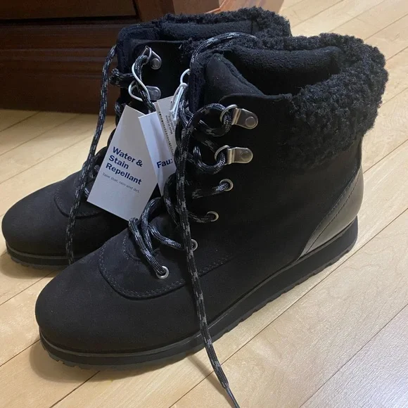 Old Navy Water Repellent Faux Suede Hiking Boots Size 9 - Picture 2 of 2